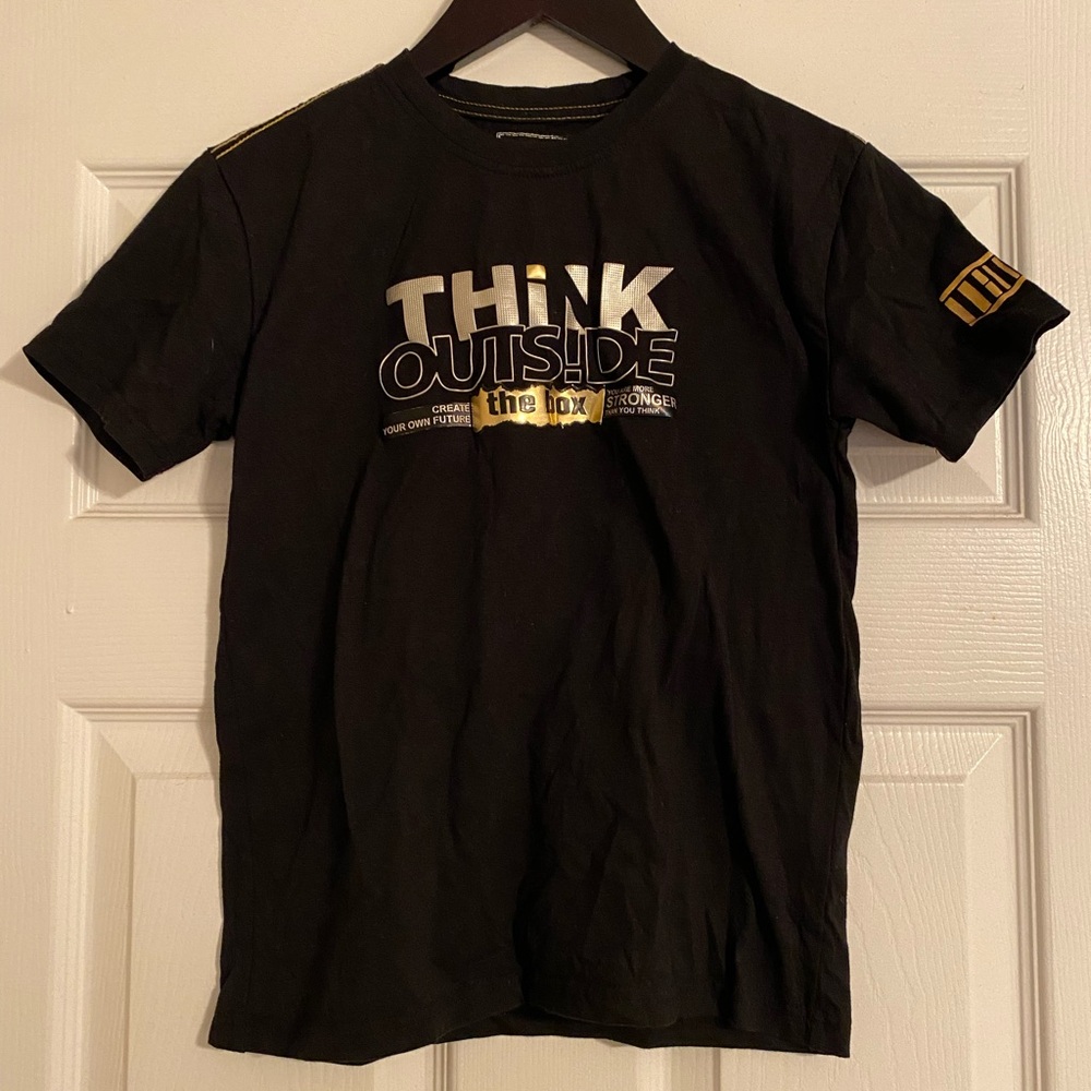 Boys Yourh Bordo Cromato Medium 10/12. Black Short Sleeve T-shirt.
